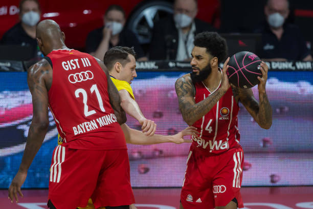 富的中场大 富的中场大