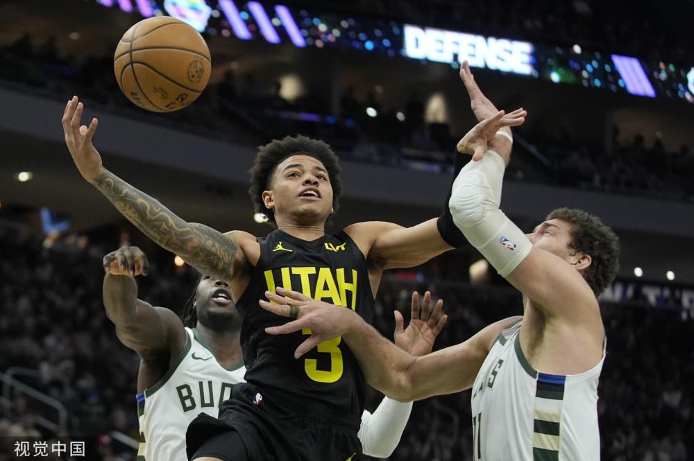 他在赛艇上 他在赛艇上