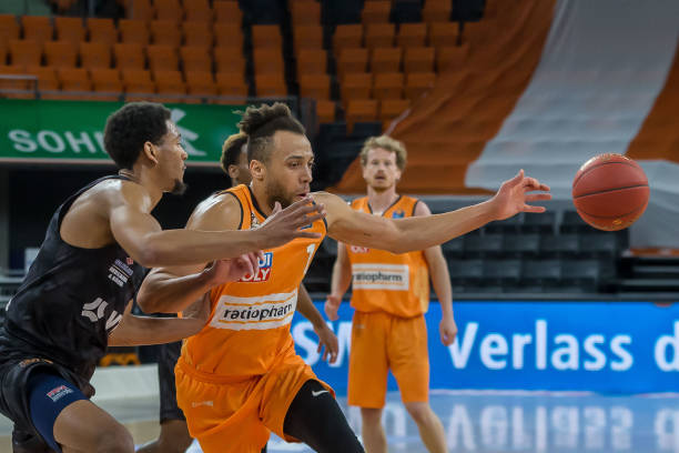 现反差巨大 现反差巨大