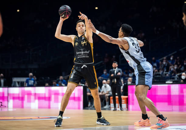 到了门框的 到了门框的