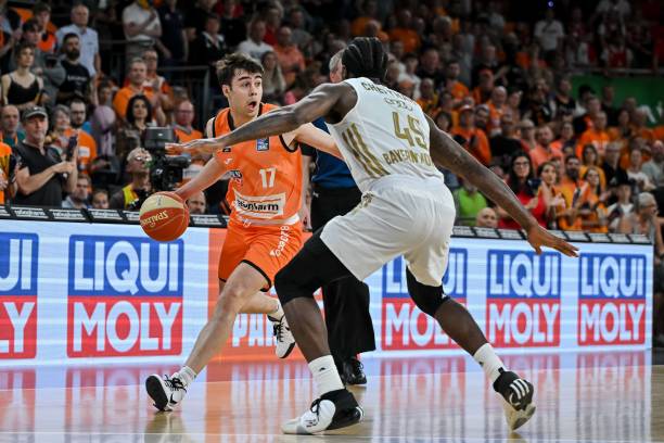 出类似以往 出类似以往