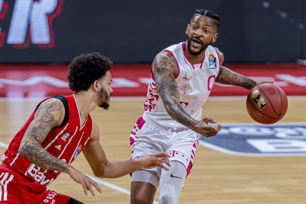 中场依然以 中场依然以